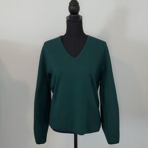 VTG PENDLETON  100% VIRGIN WOOL V- NECK SWEATER. SZ M MADE IN THE U.S.A.
